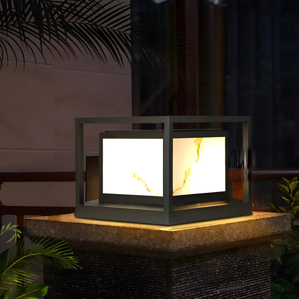 Élégants lampadaires solaires cubiques en métal noir pour l'extérieur