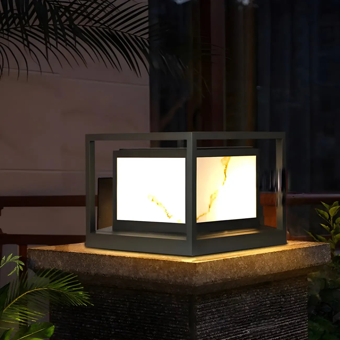 Élégants lampadaires solaires cubiques en métal noir pour l'extérieur