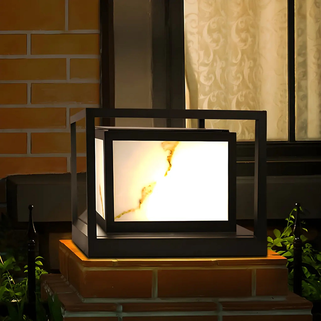 Élégants lampadaires solaires cubiques en métal noir pour l'extérieur