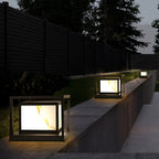 Élégants lampadaires solaires cubiques en métal noir pour l'extérieur