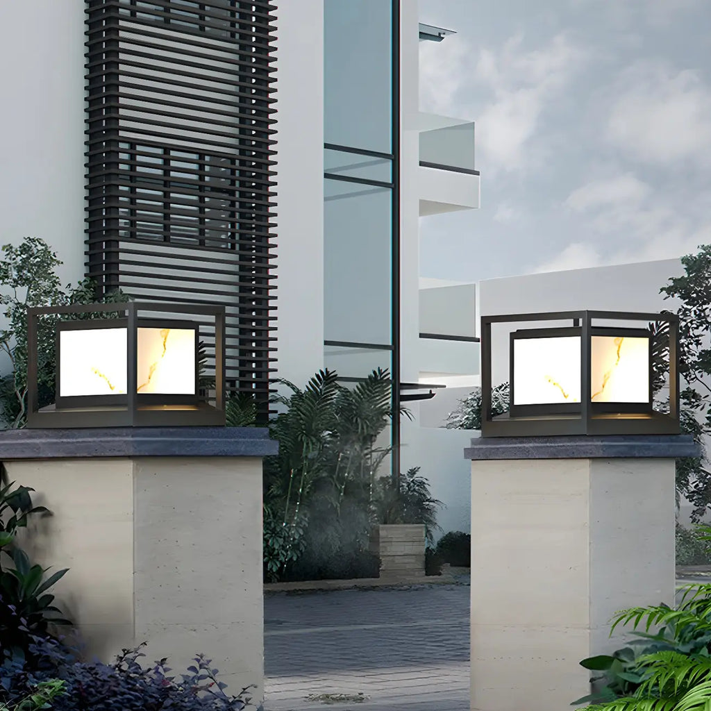 Élégants lampadaires solaires cubiques en métal noir pour l'extérieur