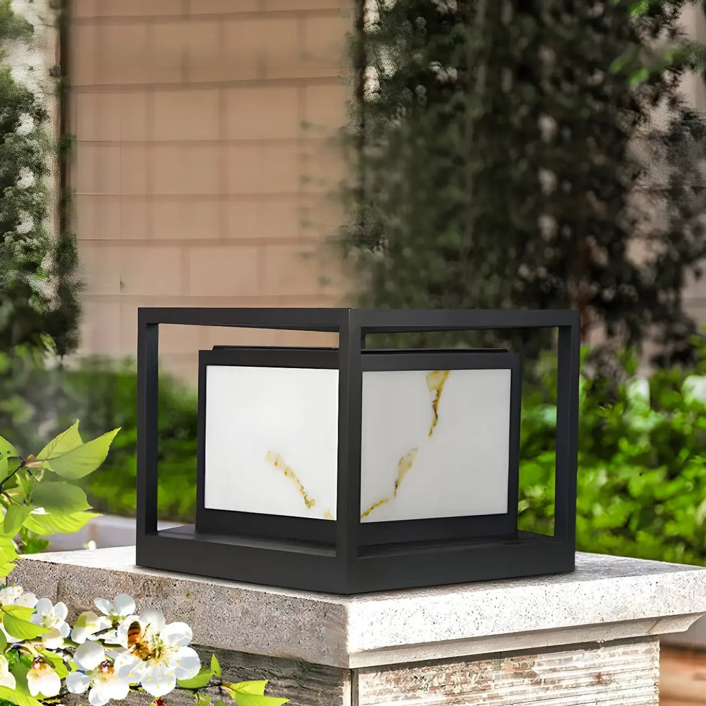 Élégants lampadaires solaires cubiques en métal noir pour l'extérieur