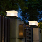 Lampadaires solaires d'extérieur modernes à abat-jour transparent géométrique.