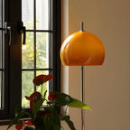 Lampadaire contemporain avec dôme en verre orange ambré