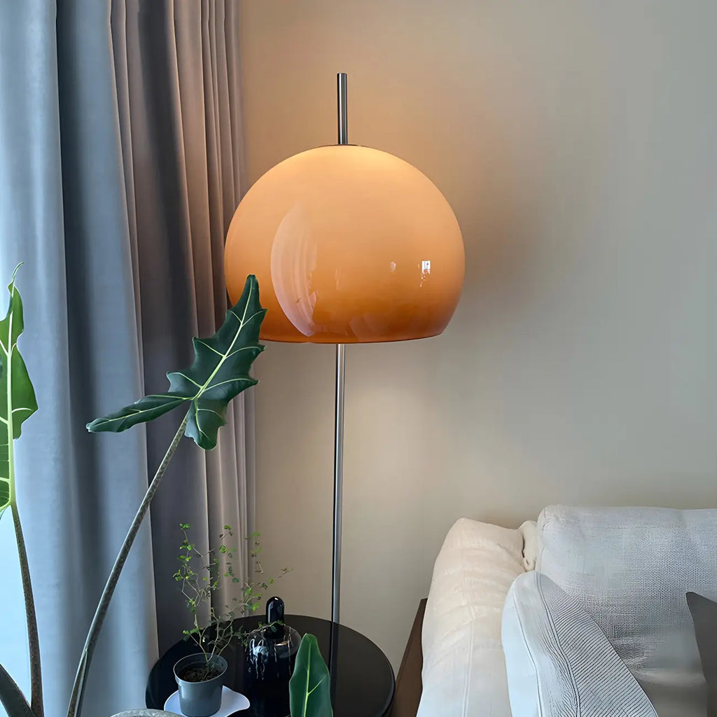Lampadaire contemporain avec dôme en verre orange ambré