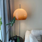 Lampadaire contemporain avec dôme en verre orange ambré