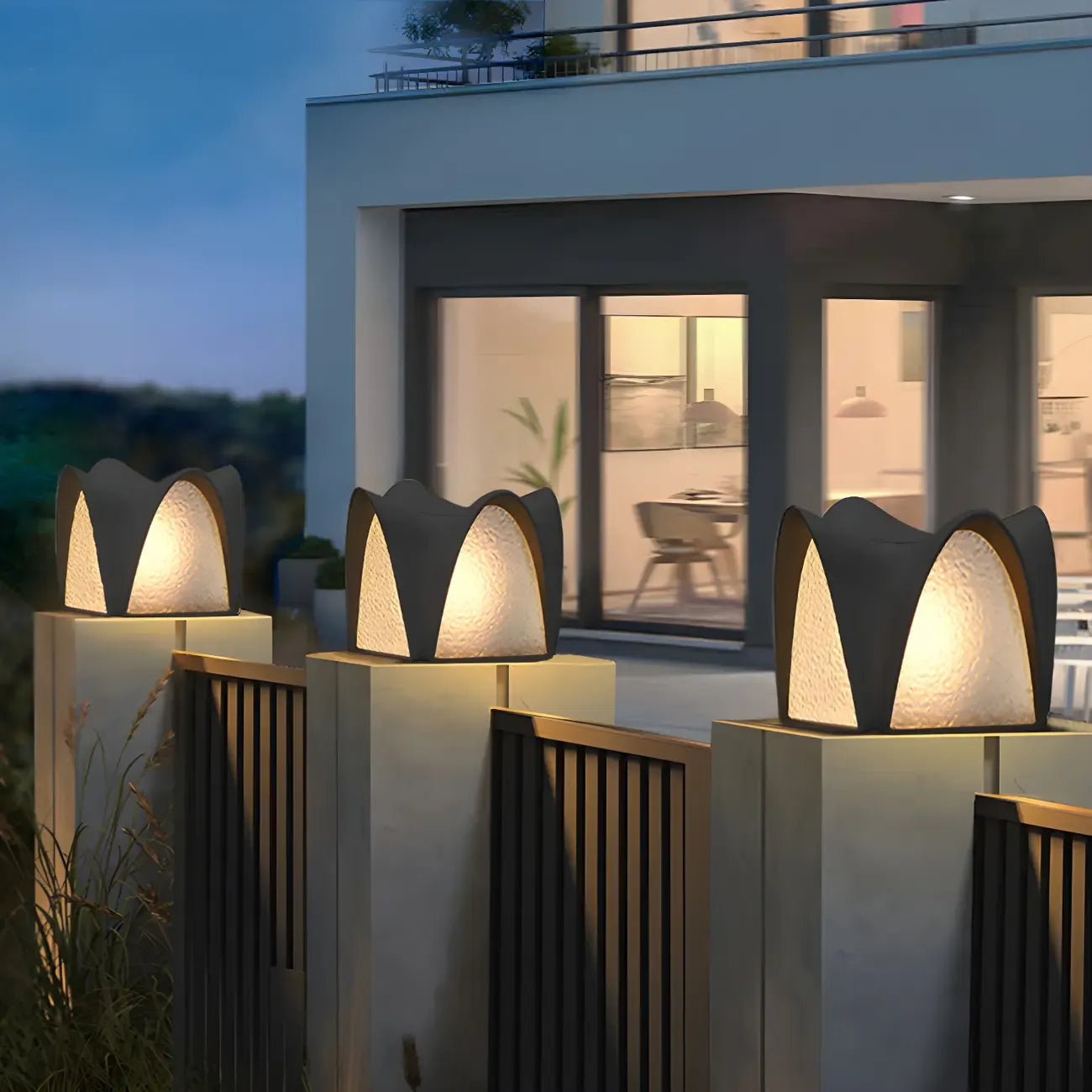 Lampade da esterno a energia solare ad arco nere testurizzate per pali