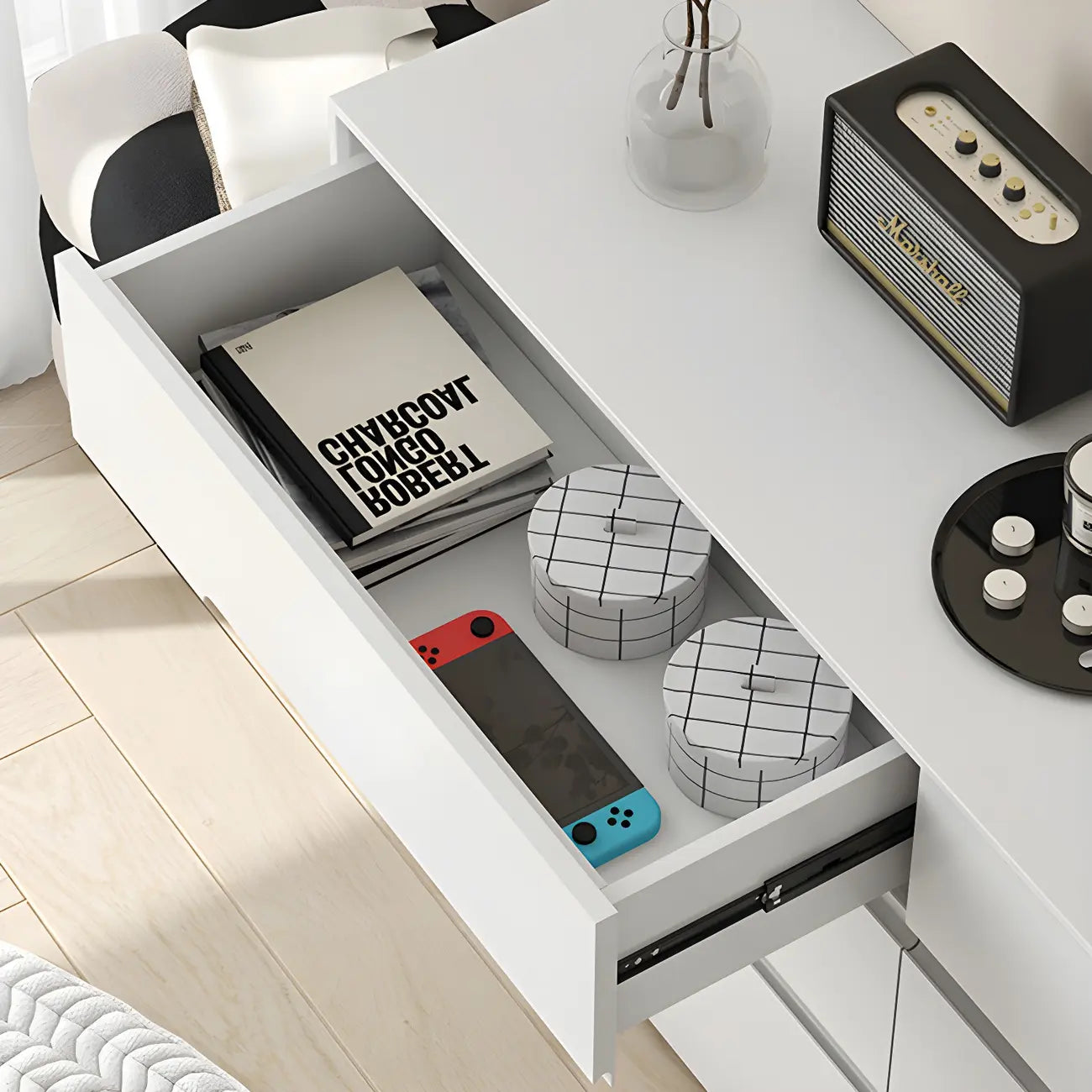 Commode minimaliste en bois blanc avec tiroirs à fermeture douce