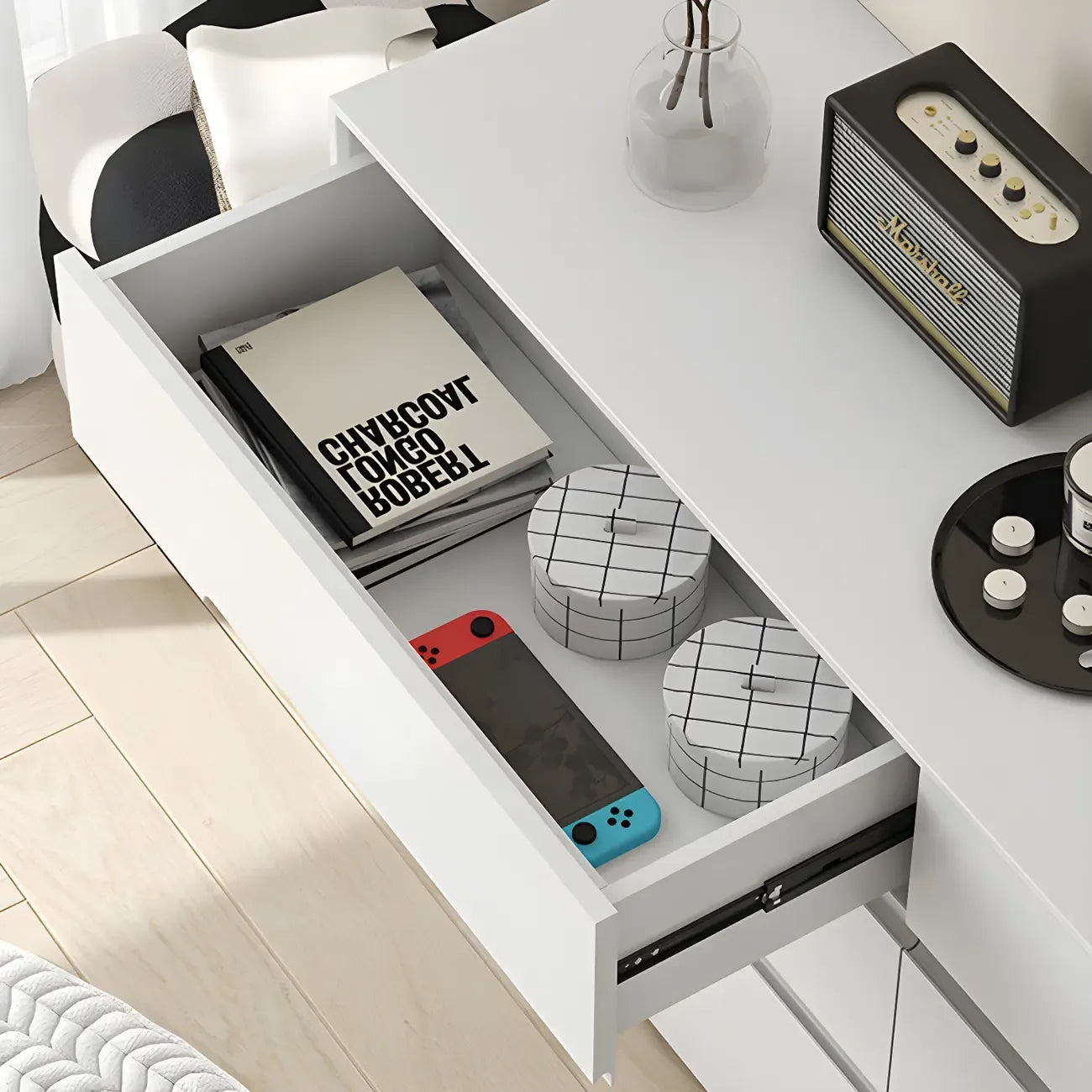 Commode minimaliste en bois blanc avec tiroirs à fermeture douce