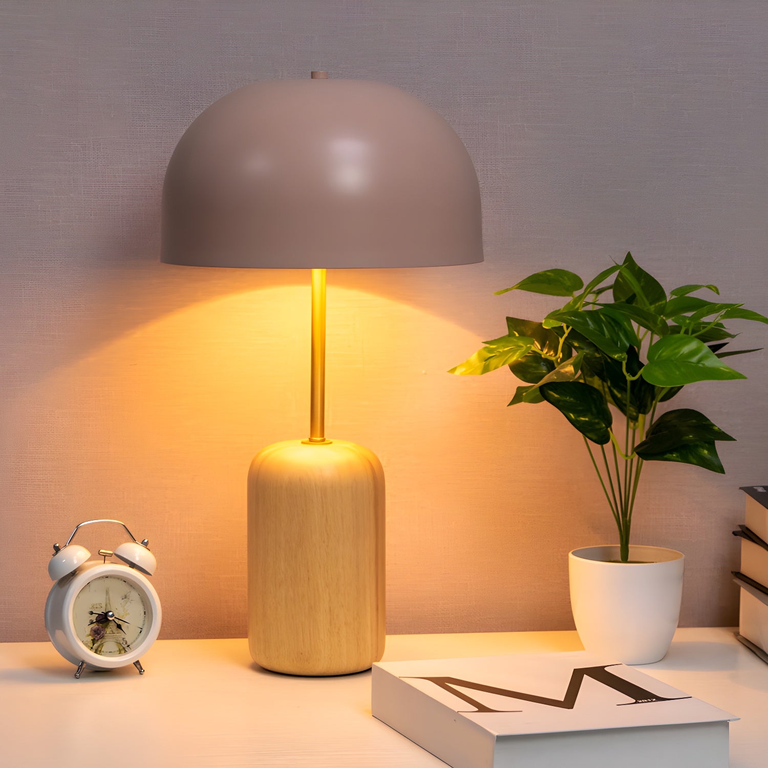 Lampe de chevet minimaliste en fer et bois en forme de dôme