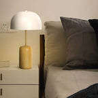 Lampe de chevet minimaliste en fer et bois en forme de dôme