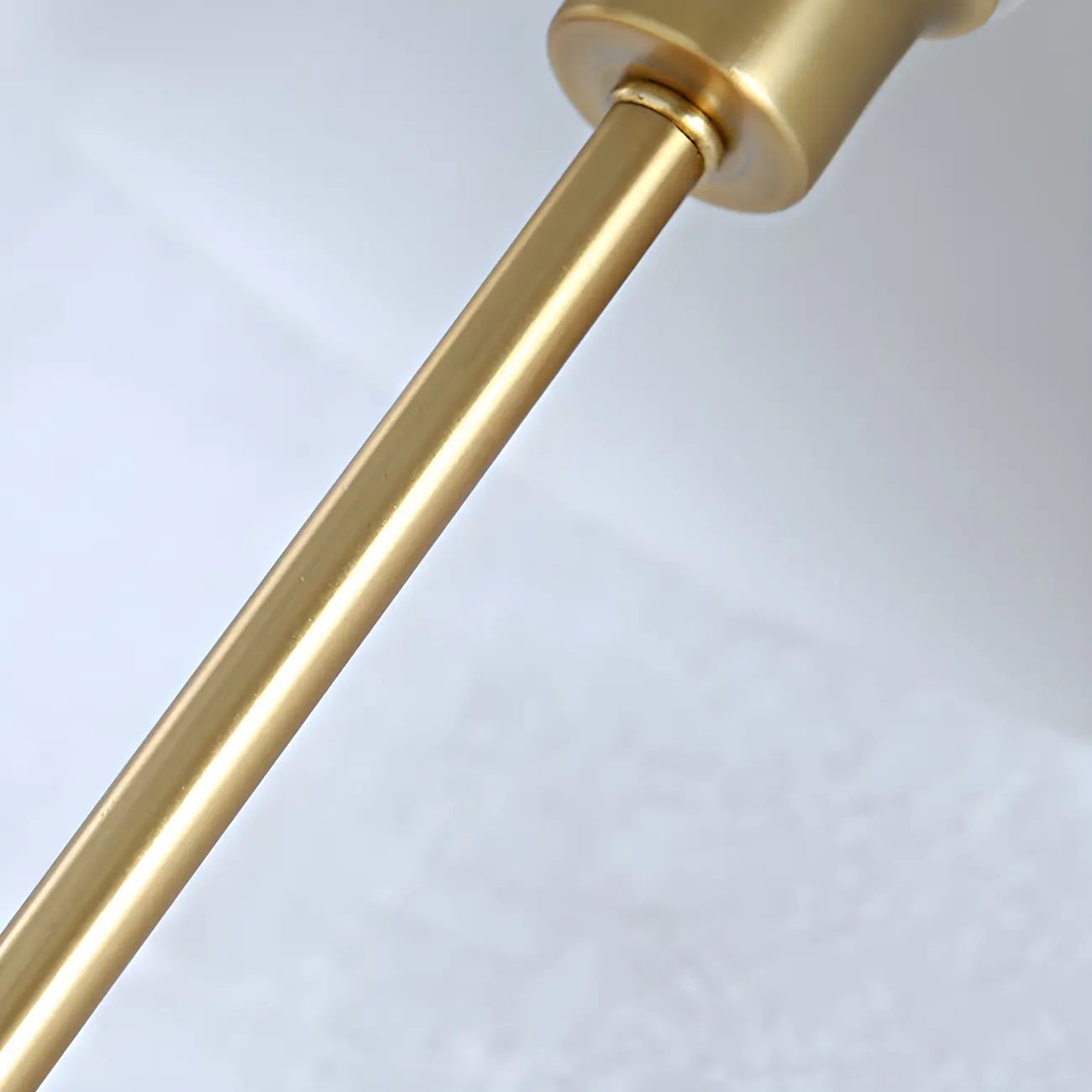 Lampe de chevet minimaliste en fer et bois en forme de dôme