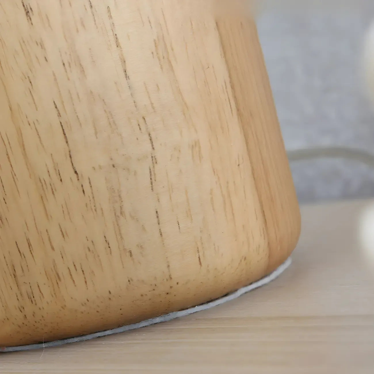 Lampe de chevet minimaliste en fer et bois en forme de dôme