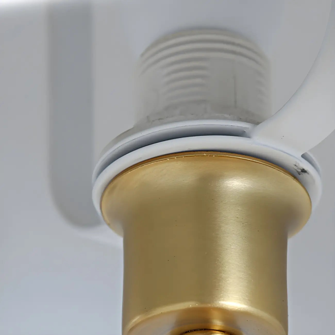 Lampe de chevet minimaliste en fer et bois en forme de dôme