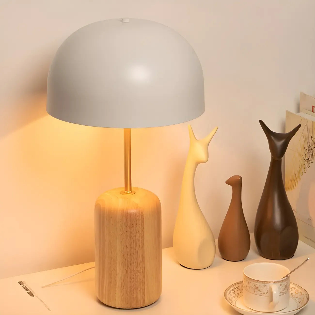 Lampe de chevet minimaliste en fer et bois en forme de dôme