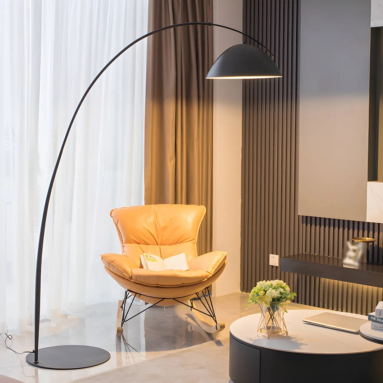 Lampadaire arqué en fer à dôme noir avec interrupteur au pied