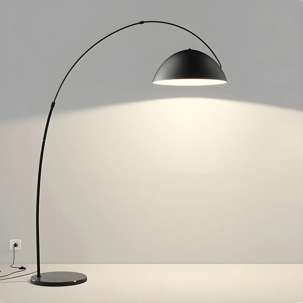Lampadaire arqué en fer à dôme noir avec interrupteur au pied