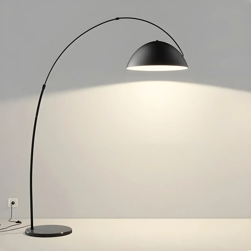 Lampadaire arqué en fer à dôme noir avec interrupteur au pied