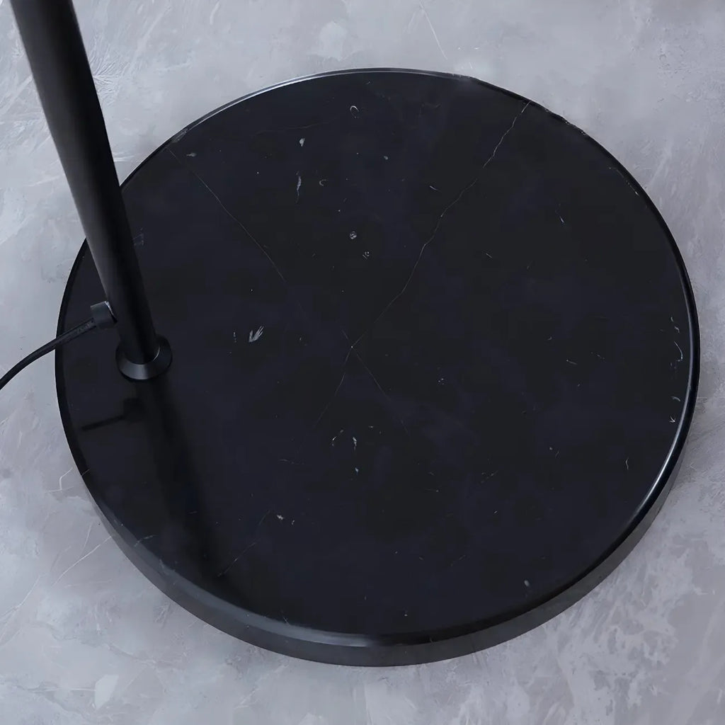 Lampadaire arqué en fer à dôme noir avec interrupteur au pied