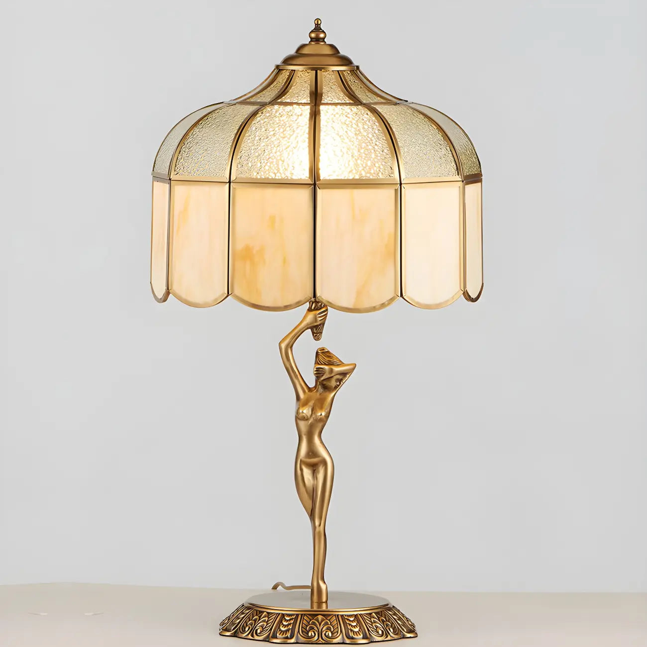 Lampe de table en laiton sculptée, à dôme en forme de sculpture figurative artistique
