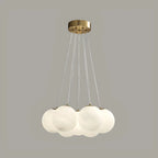 Lampadario a sospensione regolabile con sfere di vetro bianco, moderno ed elegante