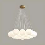 Lampadario a sospensione regolabile con sfere di vetro bianco, moderno ed elegante
