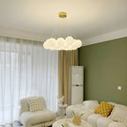Lampadario a sospensione regolabile con sfere di vetro bianco, moderno ed elegante