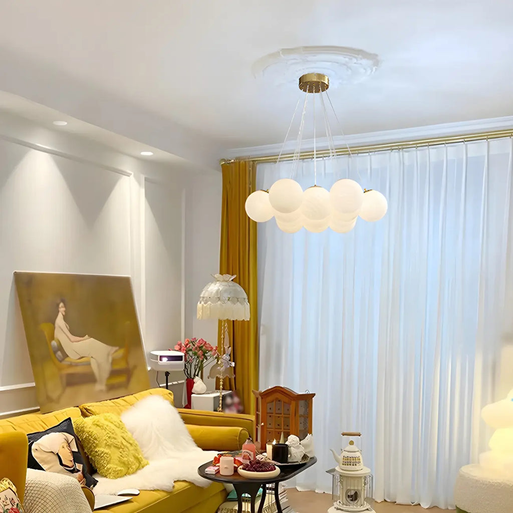 Lampadario a sospensione regolabile con sfere di vetro bianco, moderno ed elegante