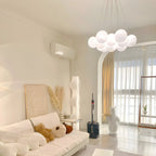 Lampadario a sospensione regolabile con sfere di vetro bianco, moderno ed elegante