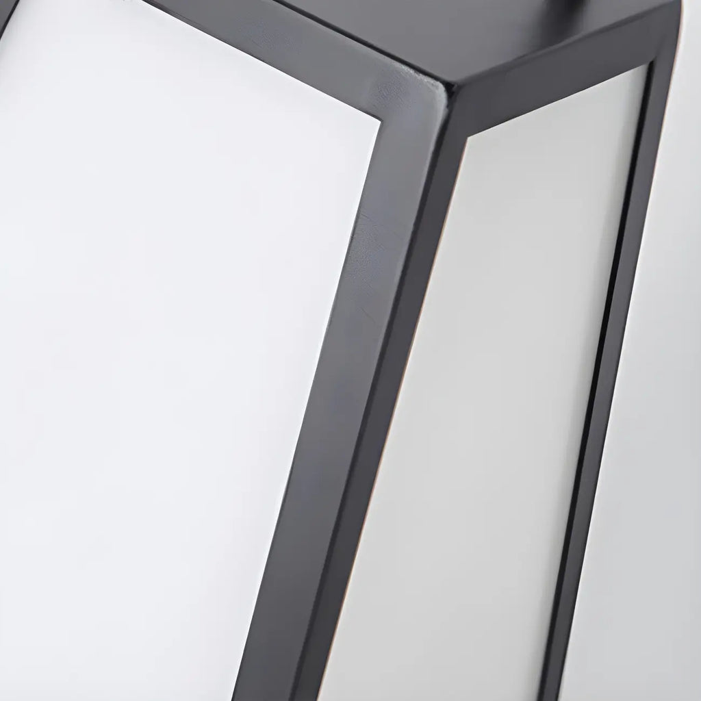 Lampe de poteau conique en métal noir avec poignée