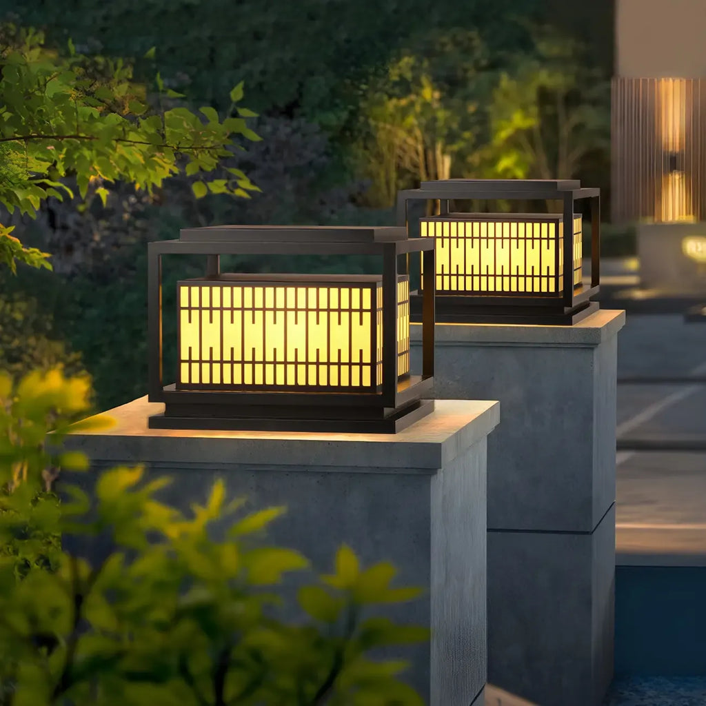 Lampes solaires rectangulaires en métal noir à lumière chaude pour poteaux extérieurs
