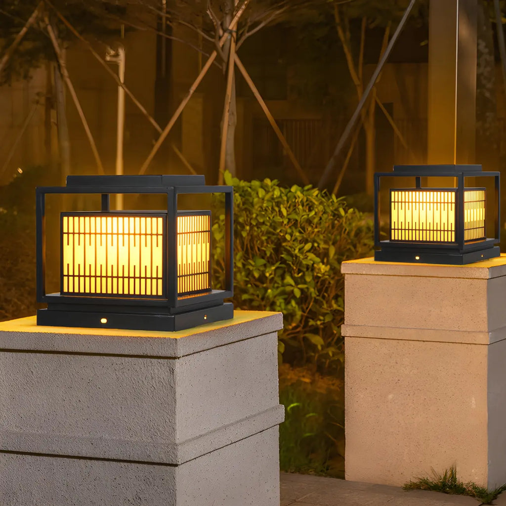 Lampes solaires rectangulaires en métal noir à lumière chaude pour poteaux extérieurs