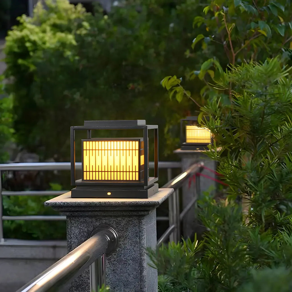 Lampes solaires rectangulaires en métal noir à lumière chaude pour poteaux extérieurs