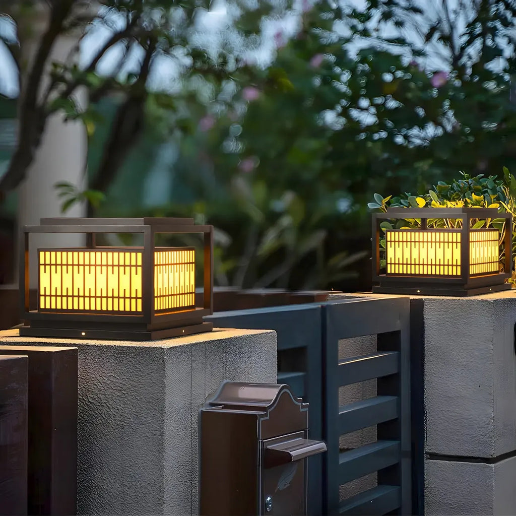 Lampes solaires rectangulaires en métal noir à lumière chaude pour poteaux extérieurs