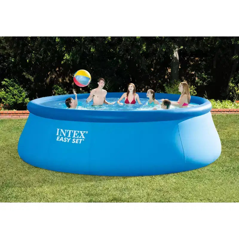 Piscine hors sol Intex, échelle avec pompe et bâche de piscine anti-débris de 15 pieds