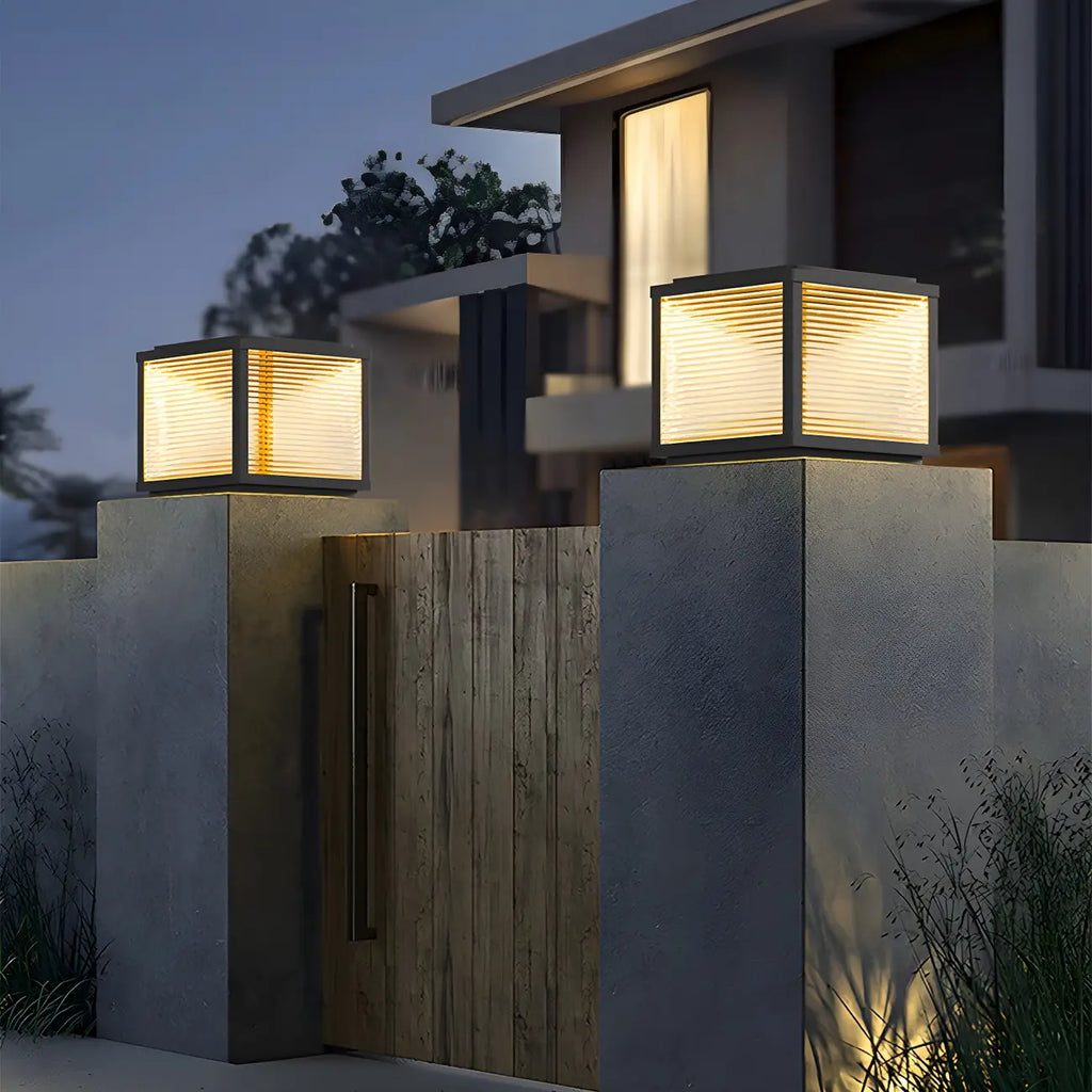 Lampes solaires d'extérieur cubiques en métal noir