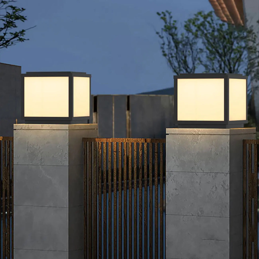 Lampes solaires d'extérieur cubiques en métal noir