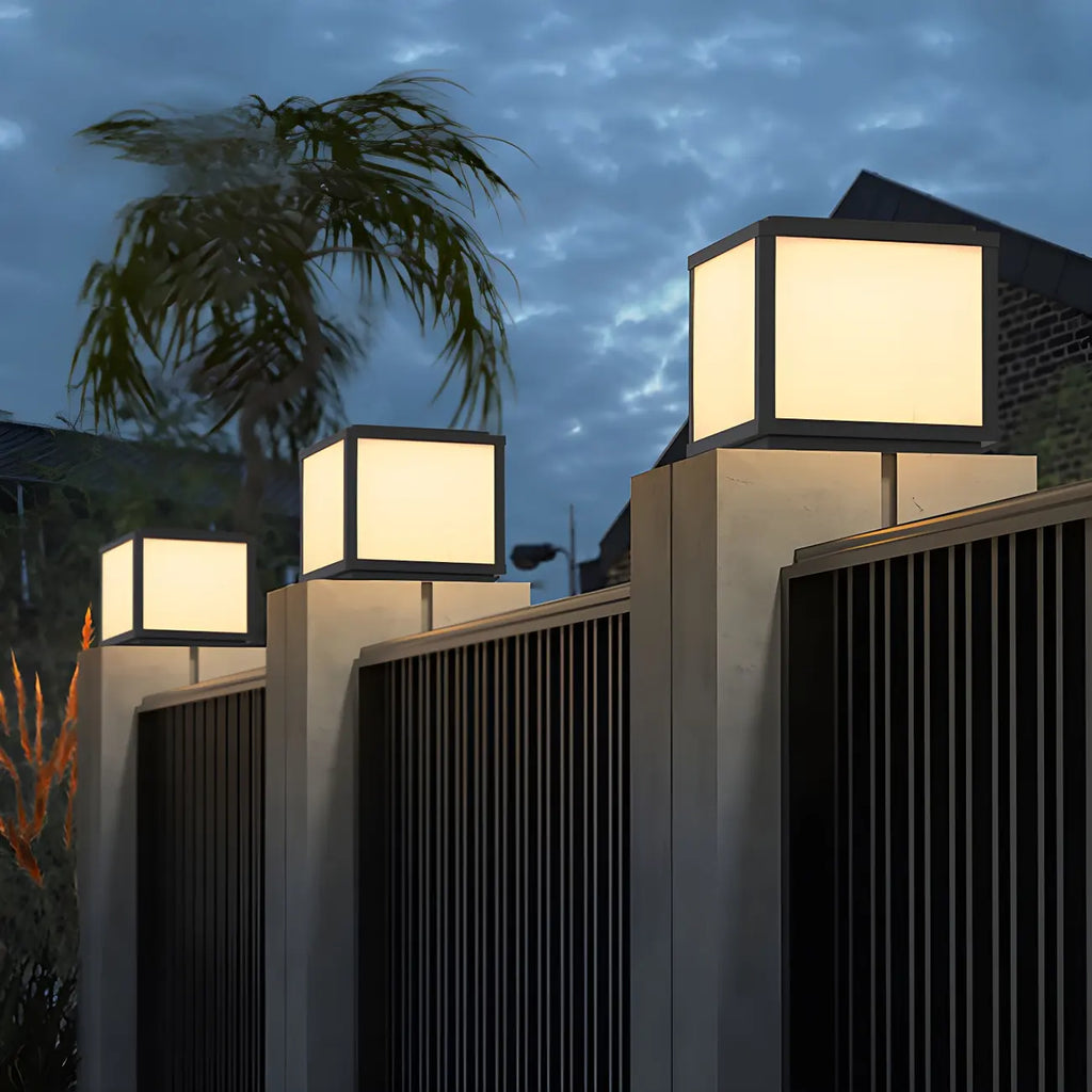Lampes solaires d'extérieur cubiques en métal noir