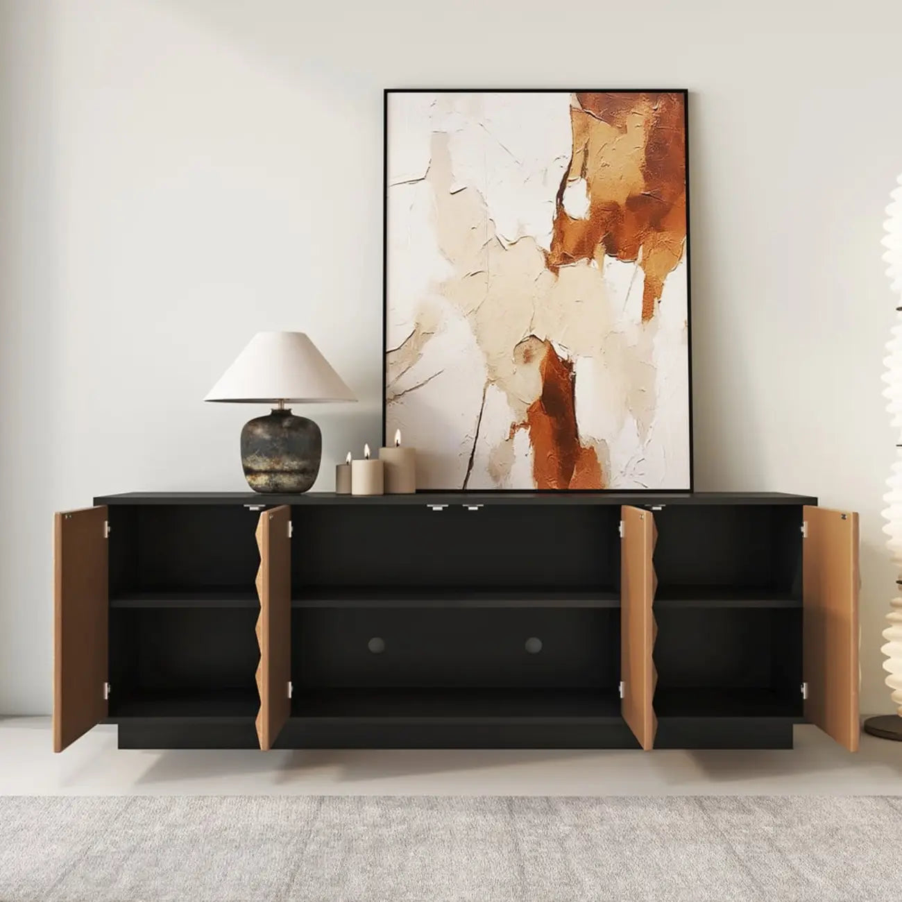 Meuble TV avec portes cannelées en bois noir et naturel pour téléviseur de 75 pouces