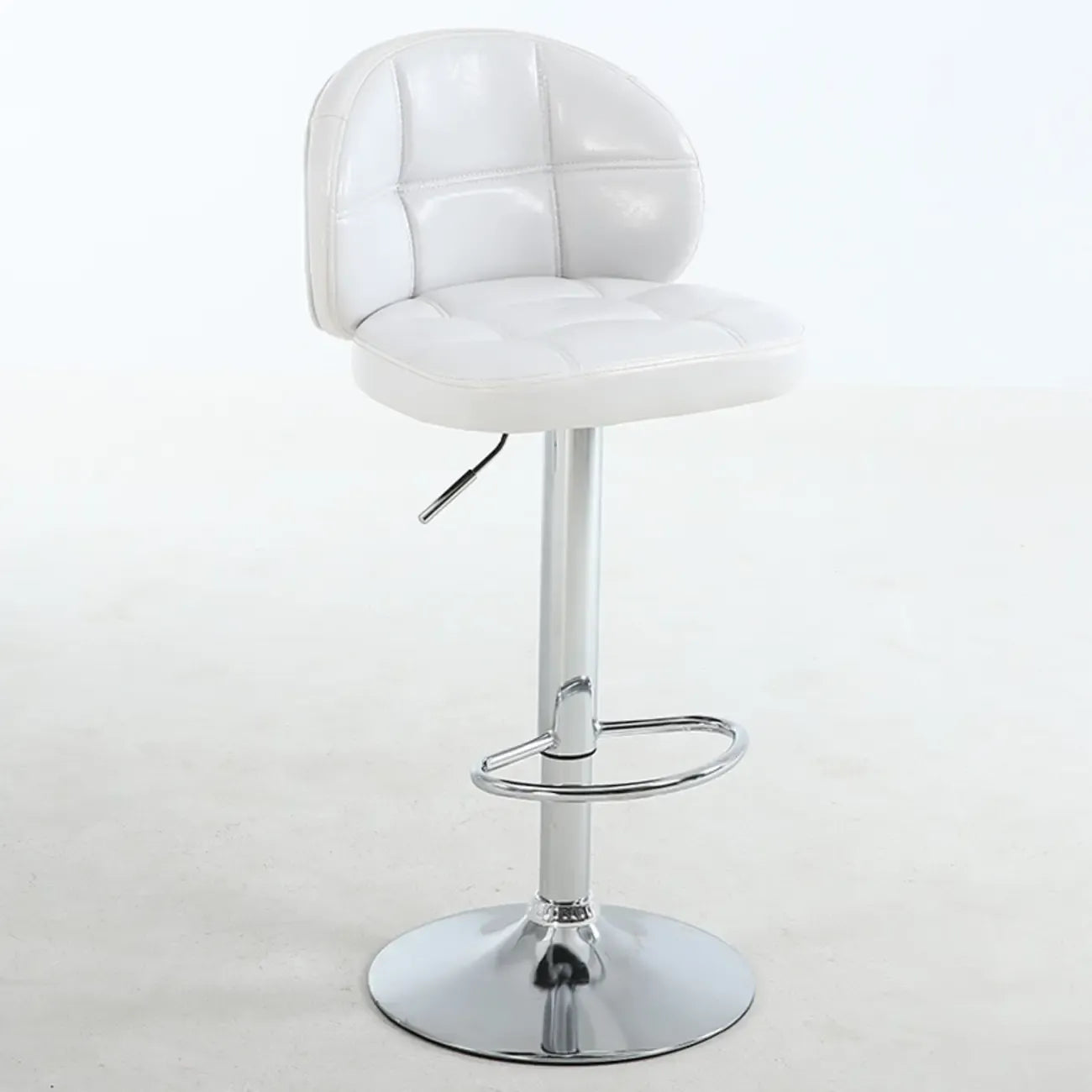 Tabouret de bar pivotant et réglable en cuir contemporain