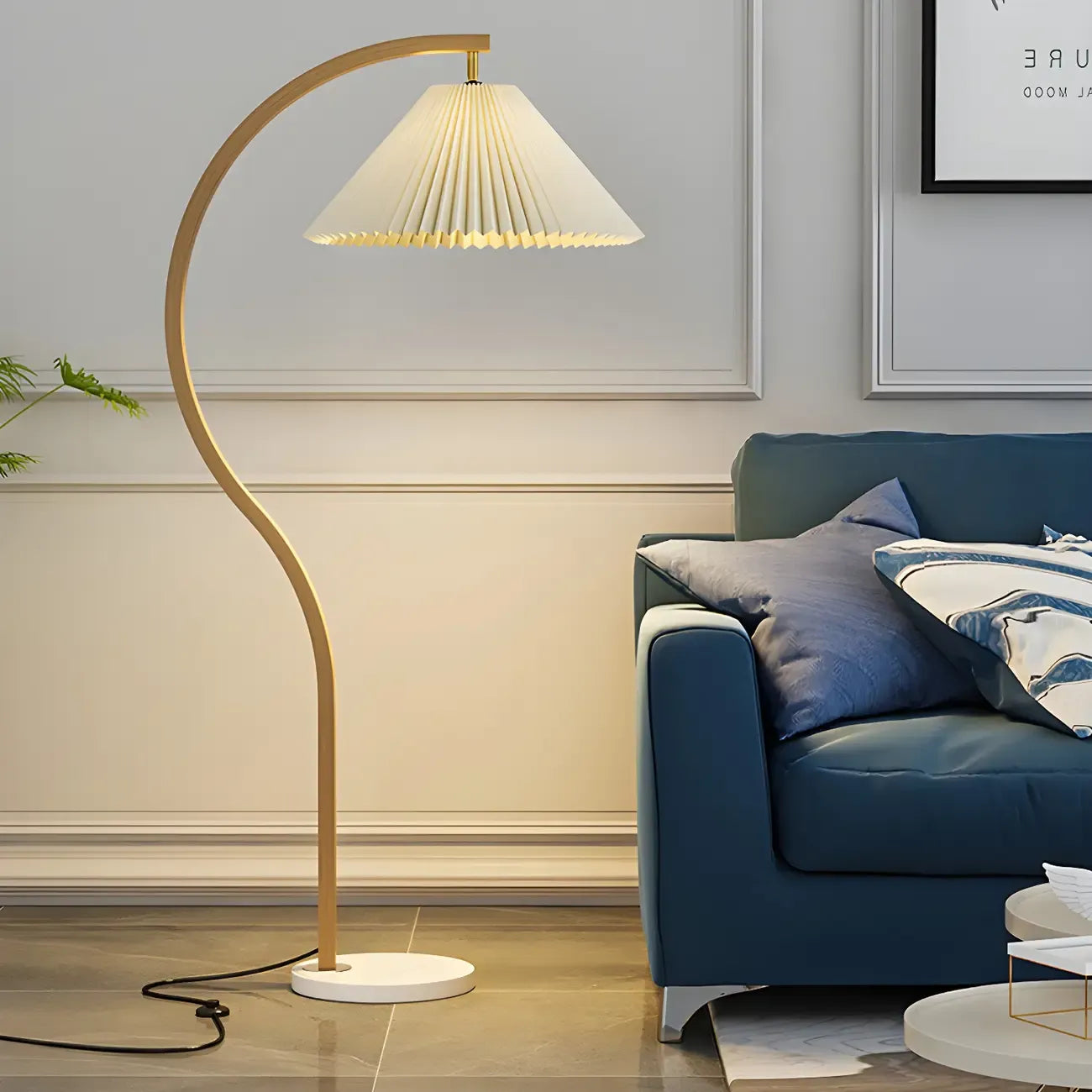 Lampadaire moderne arqué avec abat-jour plissé réglable