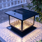 Lampe solaire extérieure carrée en métal noir et verre avec capuchon de poteau pour jardin ou cour