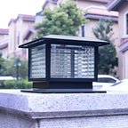 Lampe solaire extérieure carrée en métal noir et verre avec capuchon de poteau pour jardin ou cour