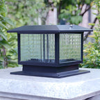 Lampe solaire extérieure carrée en métal noir et verre avec capuchon de poteau pour jardin ou cour