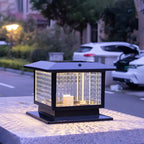 Lampe solaire extérieure carrée en métal noir et verre avec capuchon de poteau pour jardin ou cour