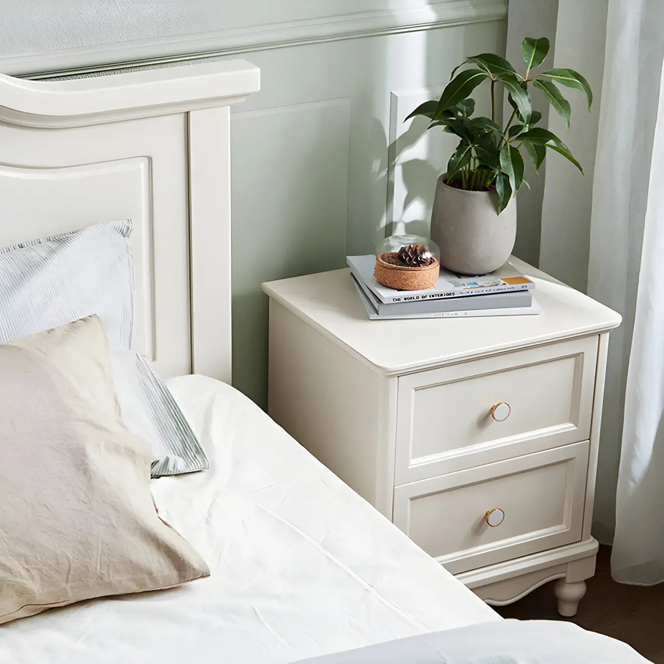 Table de chevet française en bois blanc à deux couches