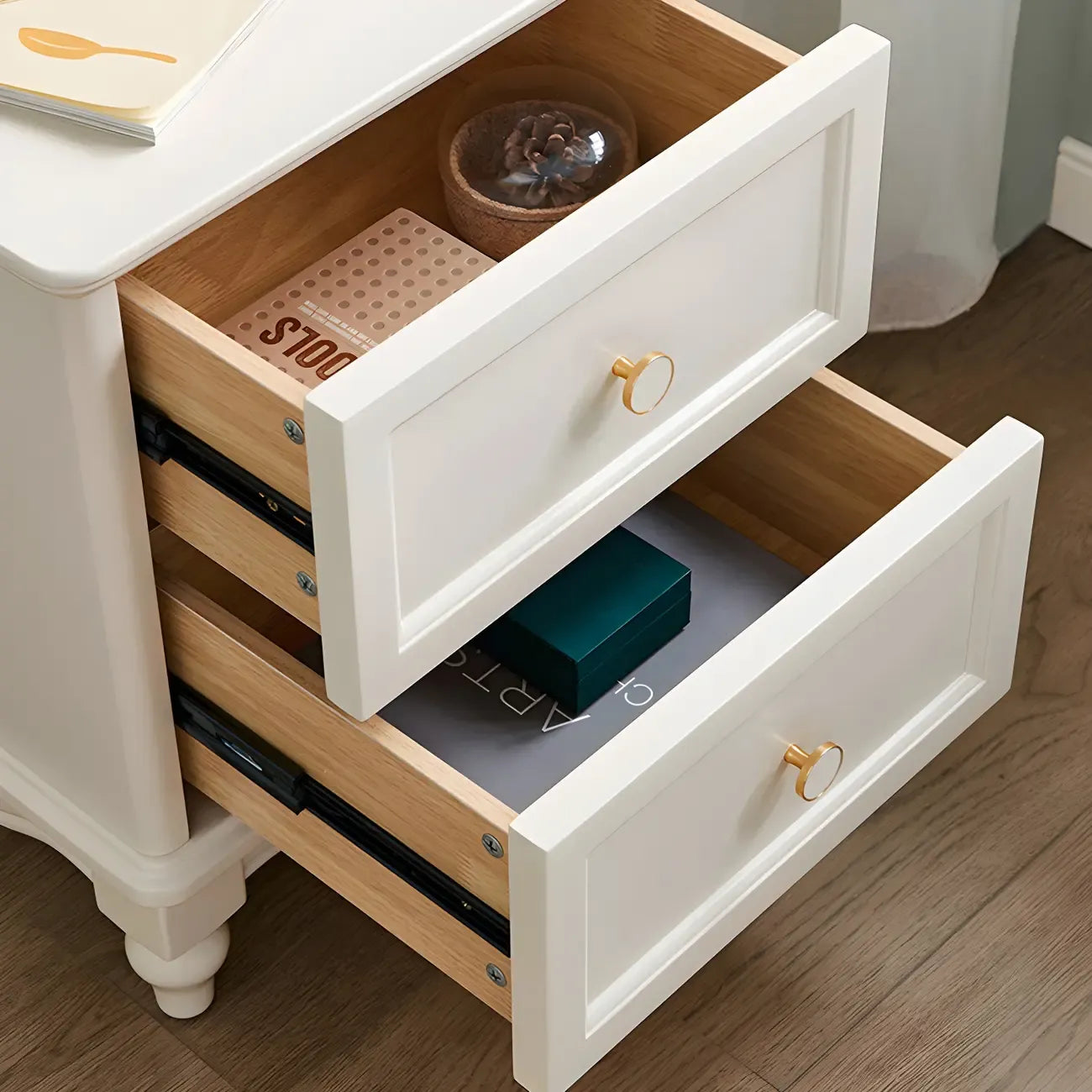 Table de chevet française en bois blanc à deux couches
