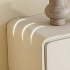 Commode élégante en bois blanc avec tiroirs pour le rangement de la chambre