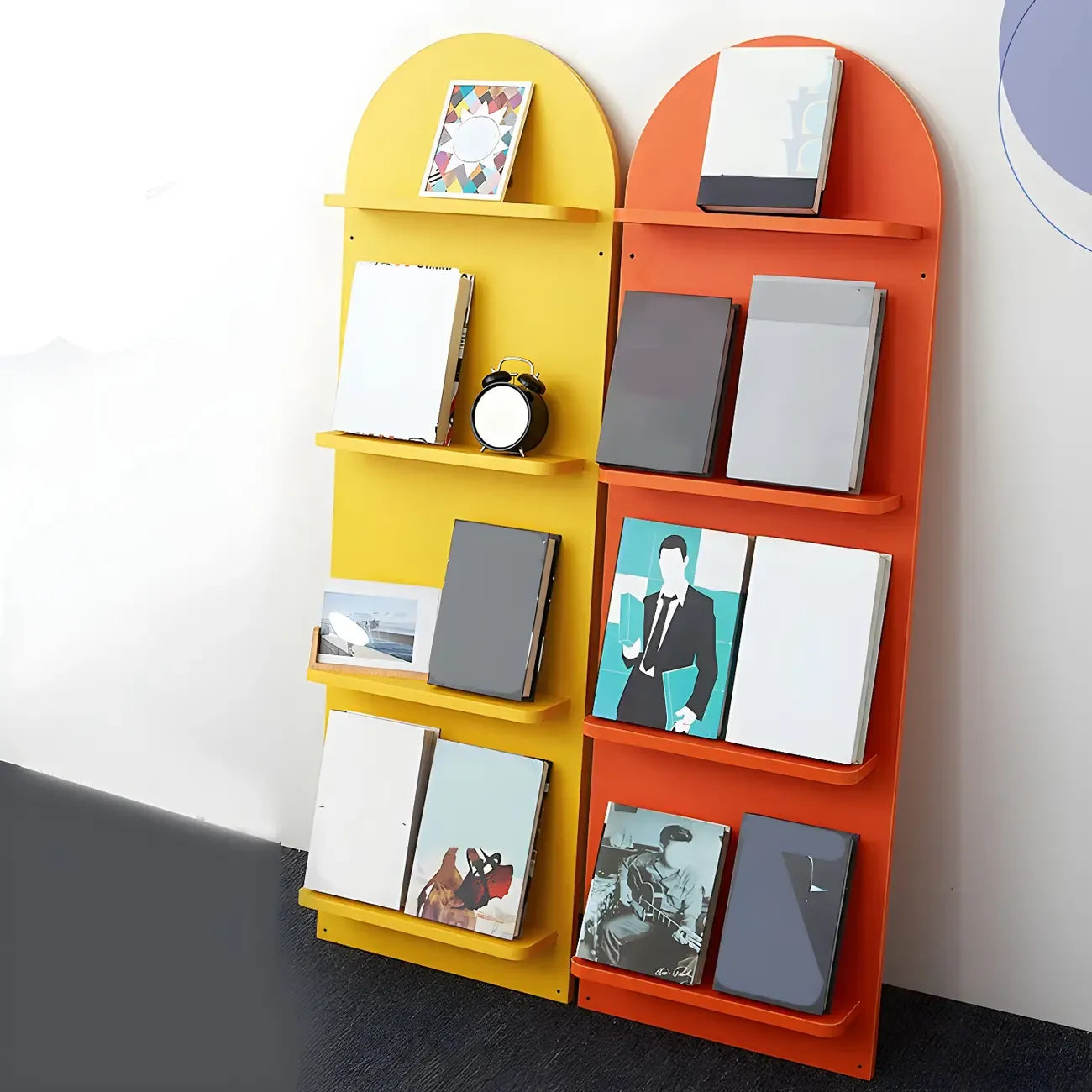 Étagère murale moderne cintrée verticale pour disques vinyles et livres