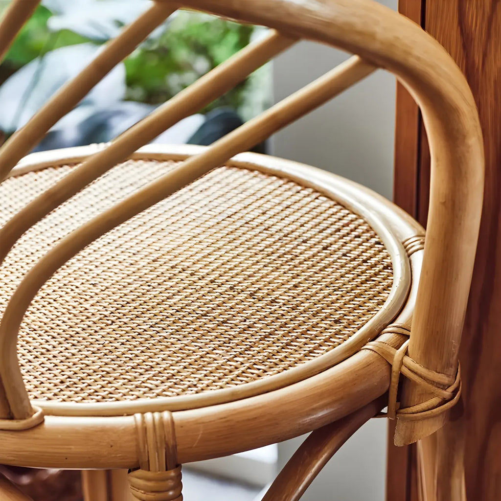 Tabourets de bar contemporains en bois et rotin avec repose-pieds
